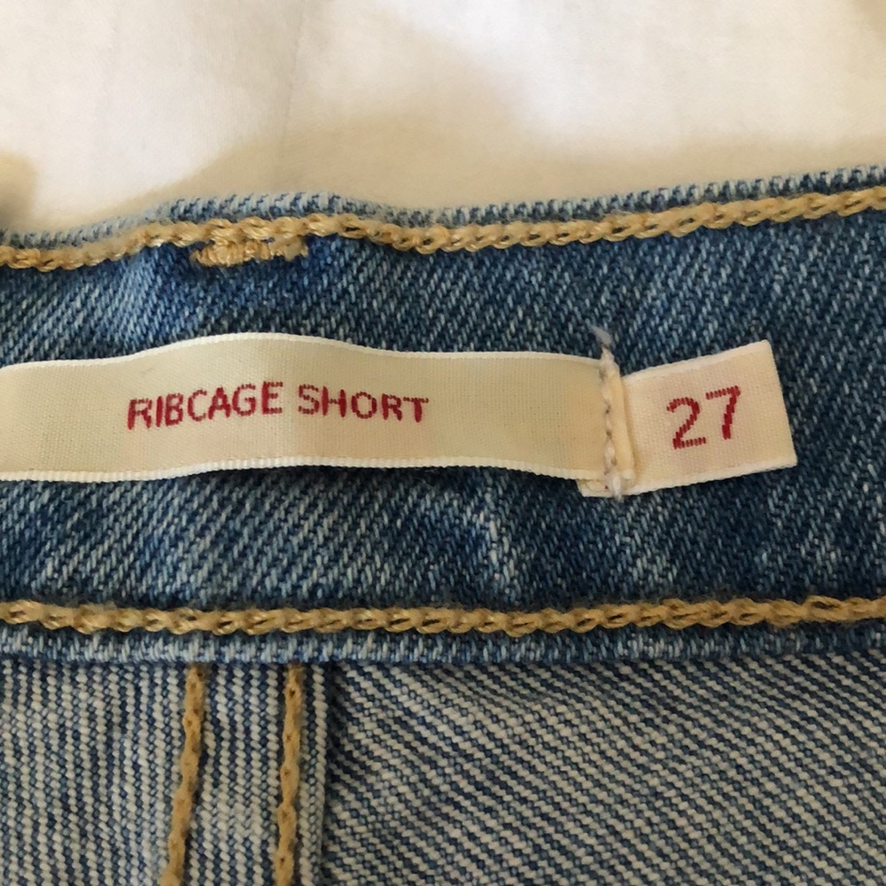 Levi’s Ribcage Shorts Distressed - Picture 7 of 8